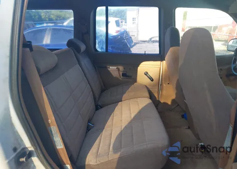 1996 Ford Explorer z USA, uszkodzony, nr VIN 1FMDU32X1TUC01318